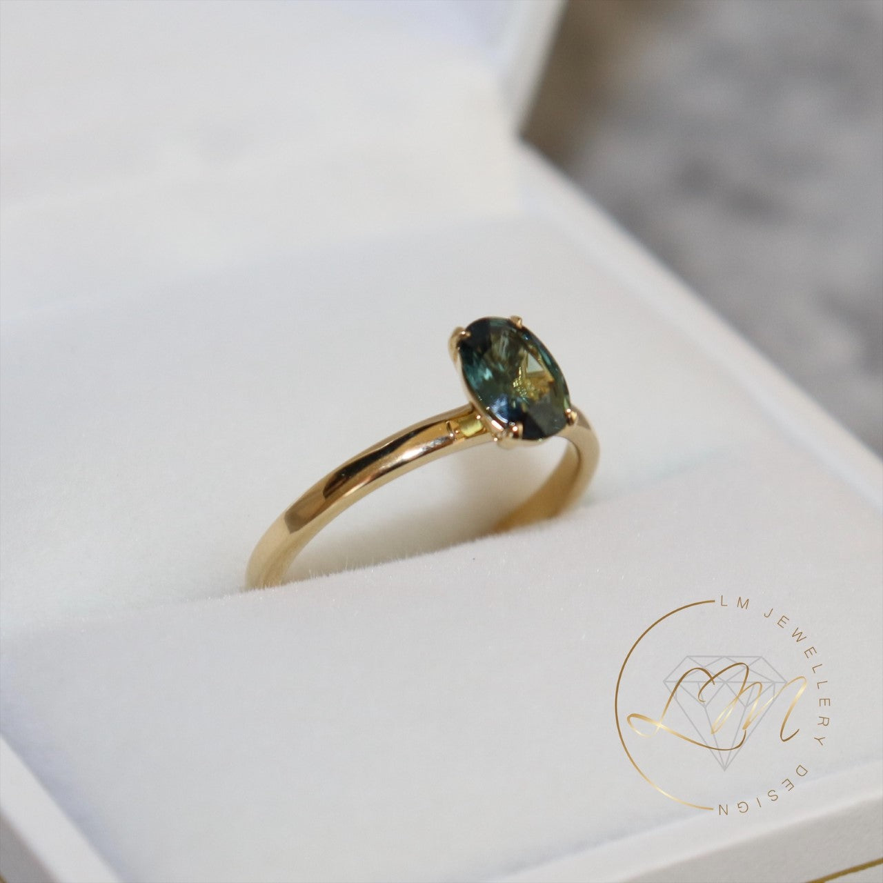 18ct Yellow Gold Sapphire Ring