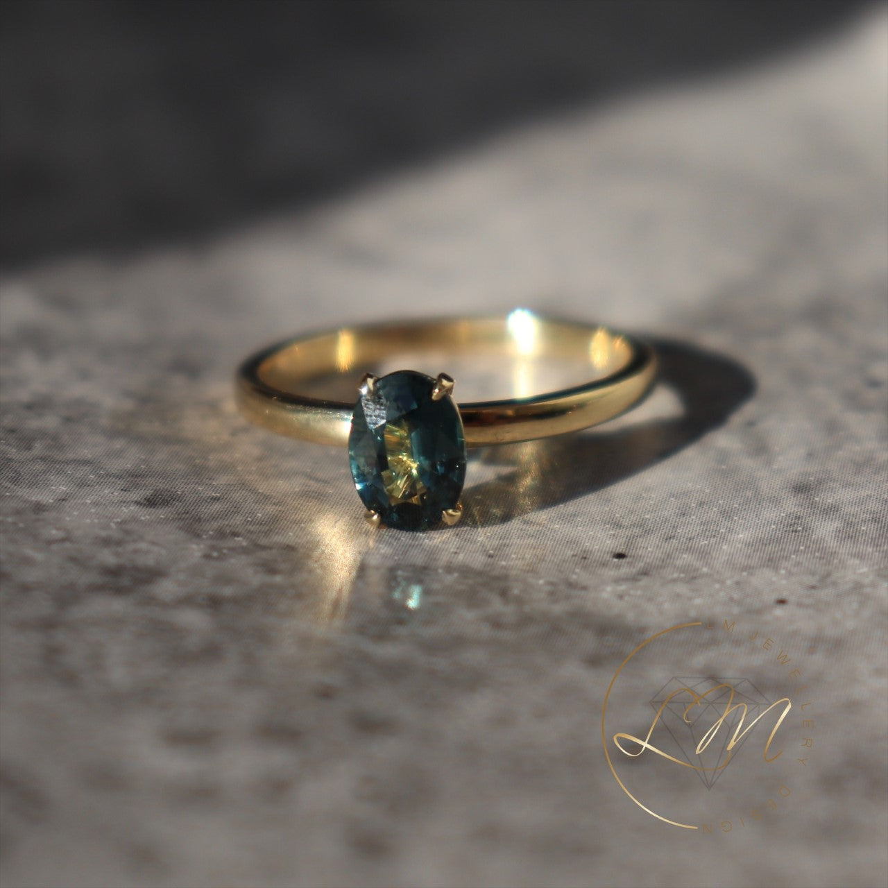18ct Yellow Gold Sapphire Ring