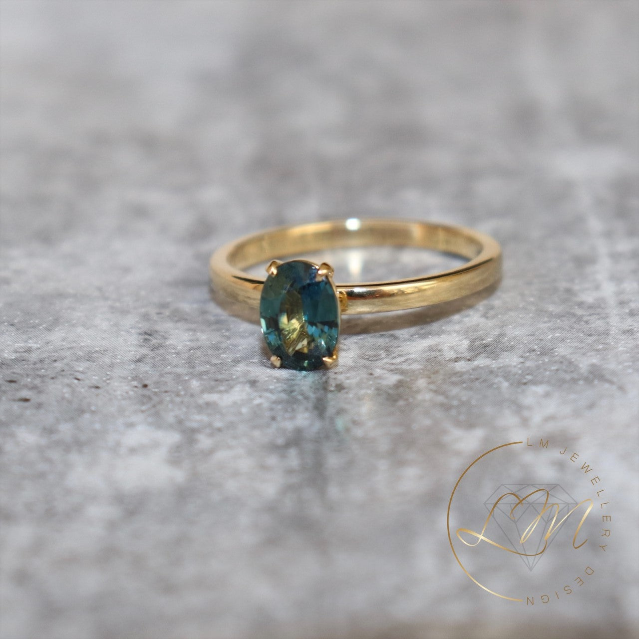 18ct Yellow Gold Sapphire Ring