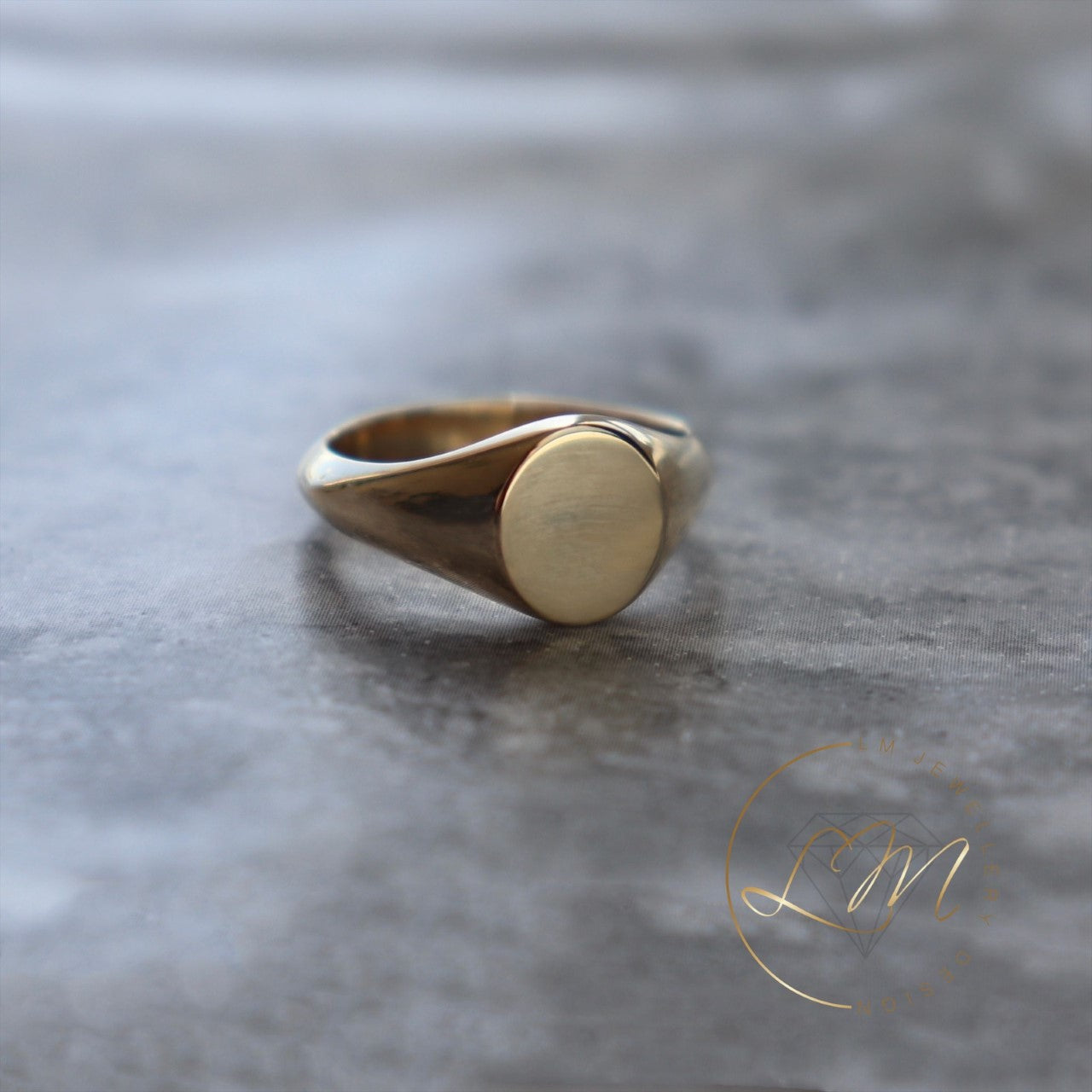 Petite Ladies Signet Ring