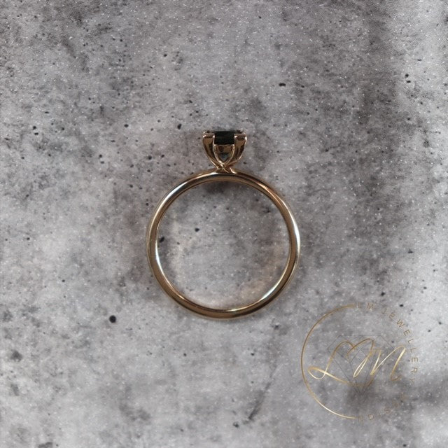 14ct Yellow Gold Princess Cut Sapphire Ring